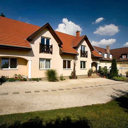 Keszi Panzio Otel Budakeszi Dış mekan fotoğraf