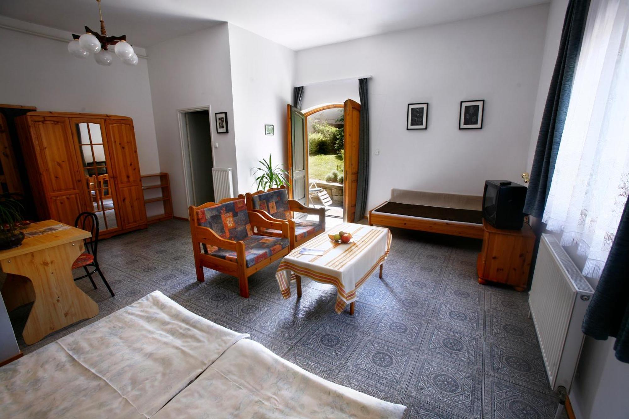 Keszi Panzio Otel Budakeszi Dış mekan fotoğraf