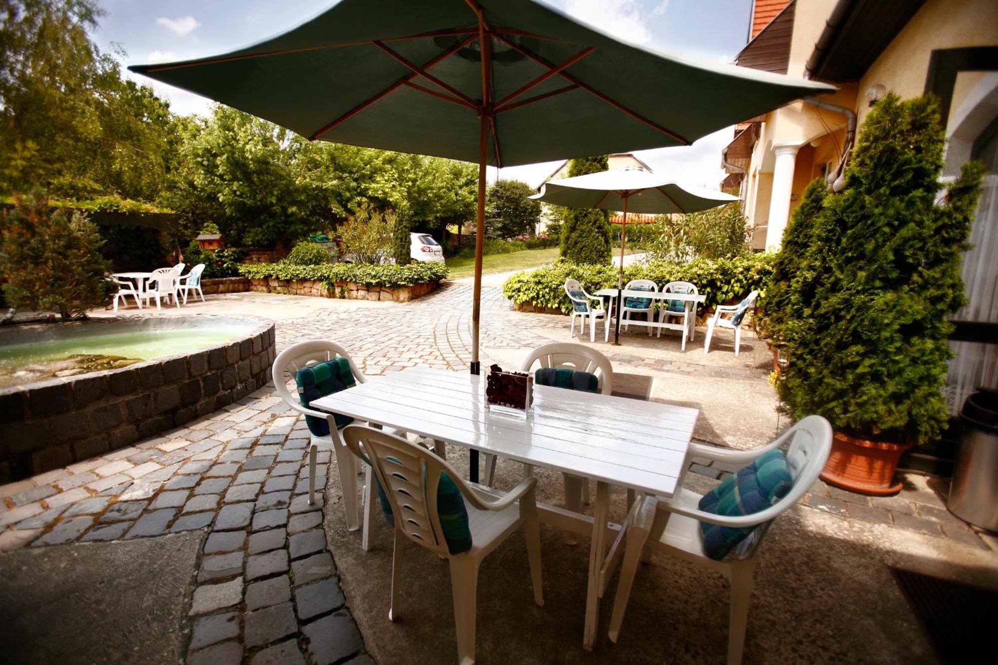 Keszi Panzio Otel Budakeszi Dış mekan fotoğraf