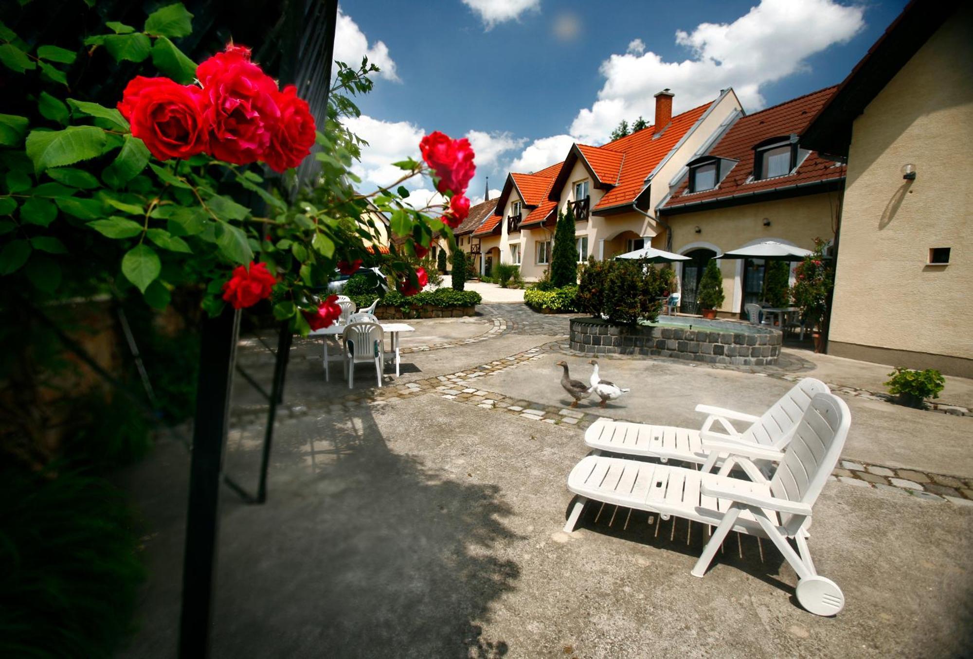 Keszi Panzio Otel Budakeszi Dış mekan fotoğraf