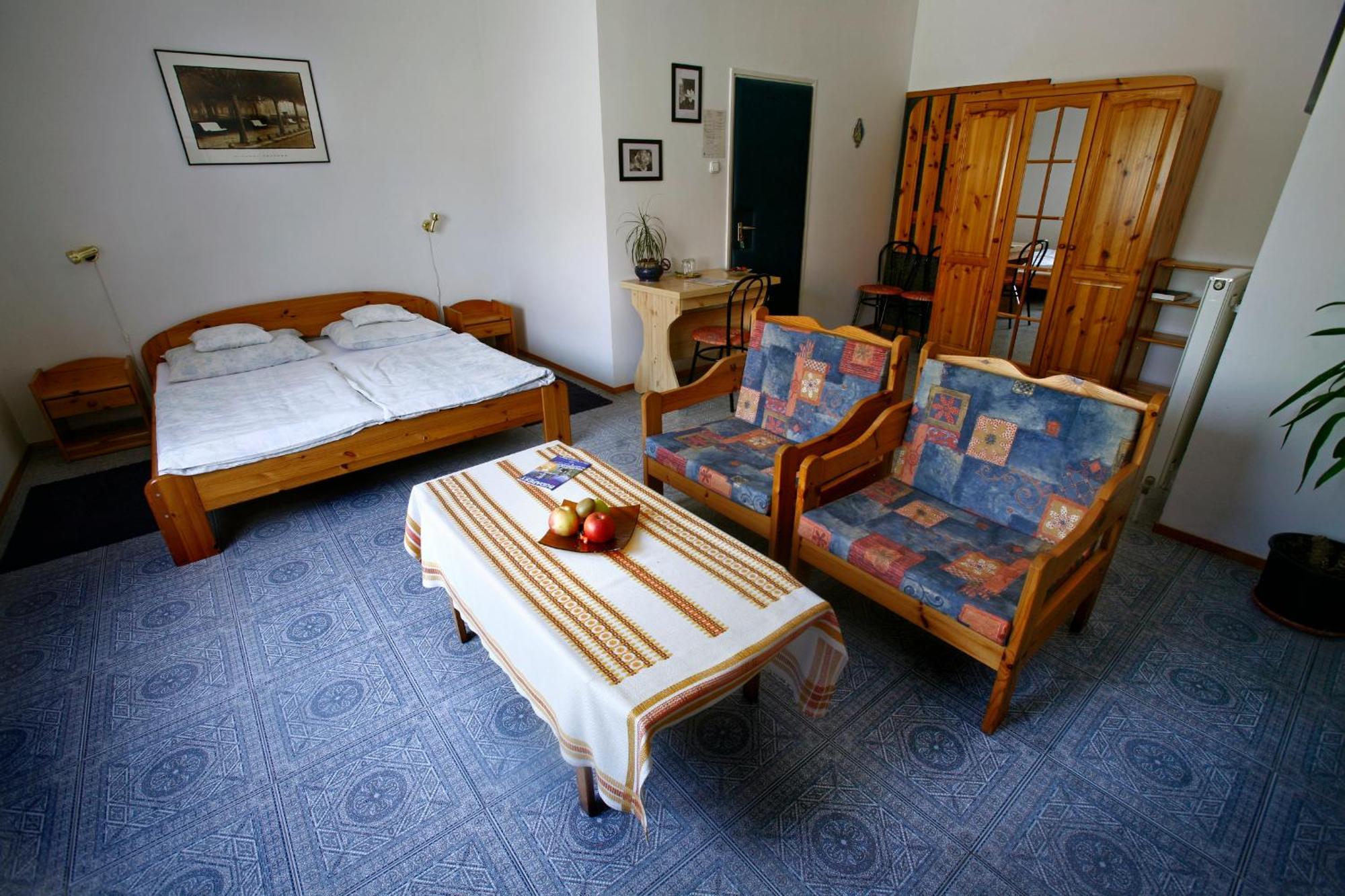 Keszi Panzio Otel Budakeszi Dış mekan fotoğraf