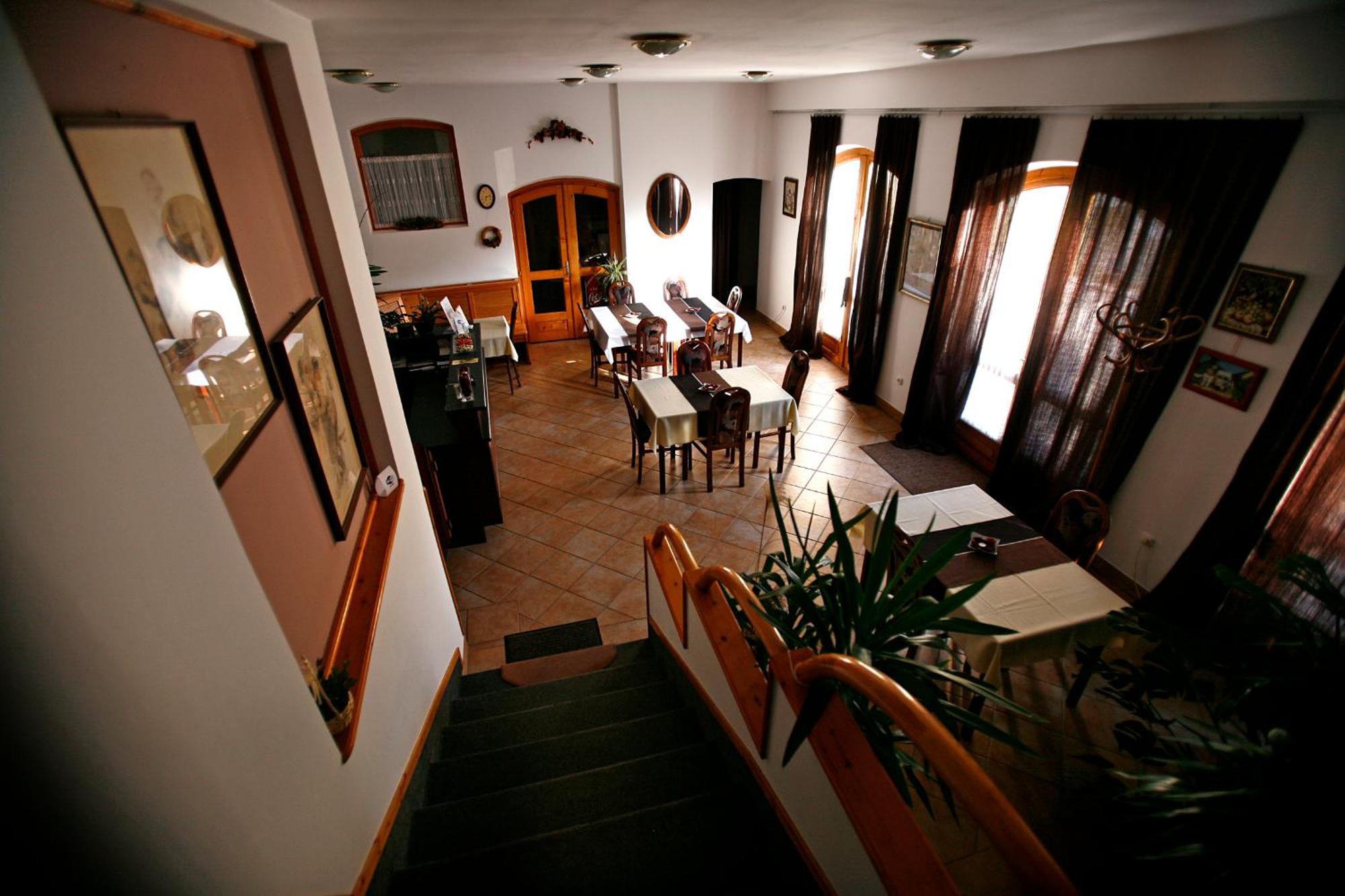 Keszi Panzio Otel Budakeszi Dış mekan fotoğraf