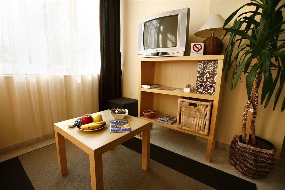 Keszi Panzio Otel Budakeszi Dış mekan fotoğraf